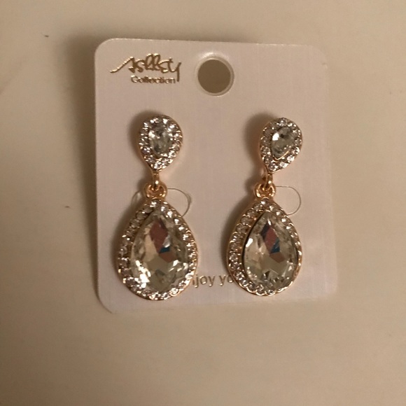 NWT beautiful sparkly crystal earrings - Picture 2 of 8